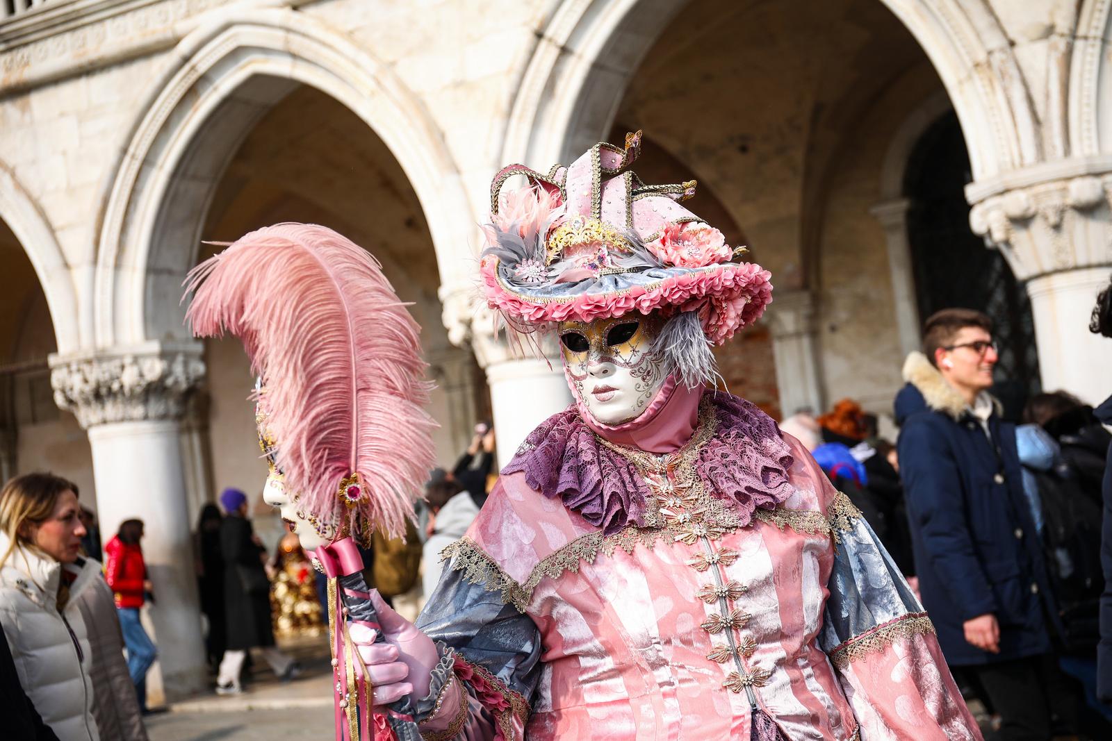 Venecijanski karneval ove godine je posvećen velikom ljubavniku Giacomu Casanovi Venecijanski karneval ove godine je posvećen velikom ljubavniku Giacomu Casanovi