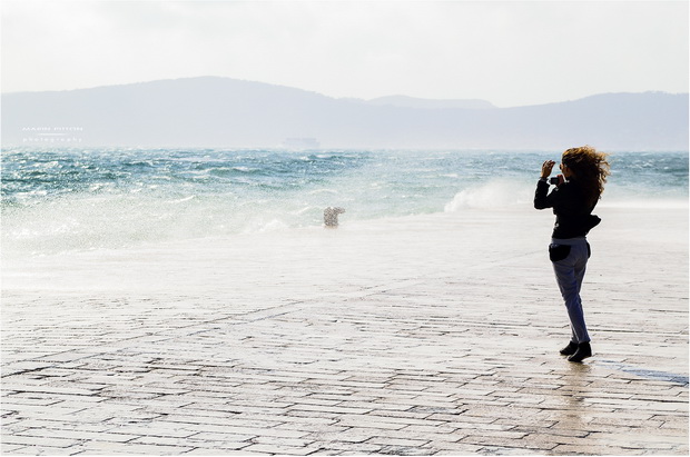 Spektakularna igra valova na zadarskoj rivi 5. studenog 2014.  Foto: Marin Pitton