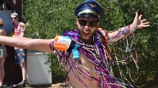 Posljednji dan Love International Festivala u Tisnom privukao je veliki broj mladih iz cijele Europe, a najviče iz Velike Britanije. Photo: Hrvoje Jelavić/PIXSELL Posljednji dan Love International Festivala u Tisnom privukao je veliki broj mladih iz cijele Europe, a najviče iz Velike Britanije. Photo: Hrvoje Jelavić/PIXSELL