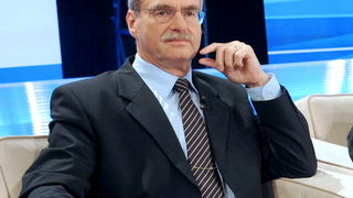 Zagreb, 221209. 
Prisavlje 13, studio HRT-a.
Suceljavanje predsjednickih kandidata.
Na slici: Andrija Hebrang.
Foto: Damir Krajac / CROPIX