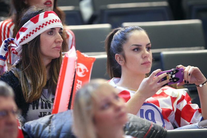 Hrvatski navijači u Parizu na utakmici Slovenija – Hrvatska za 3. mjesto na Svjetskom prvenstvu