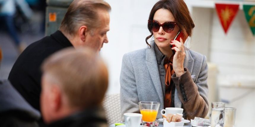 Zamišljena Severina kavu provela na mobitelu, foto: tportal.hr Zamišljena Severina kavu provela na mobitelu, foto: tportal.hr