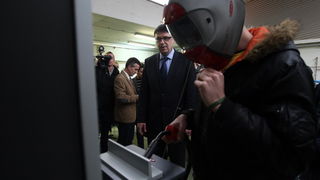 Zadar, 250313.
Ministar znanosti, obrazovanja i sporta Zeljko Jovanovic sa suradnicima boravi u radnom posjetu Zadru. Obisao je Strukovnu skolu Vice Vlatkovica, jednu od najopremljenijih i najinovativnijih strukovnih skola u Hrvatskoj, a domacin mu je bio Zadar, 250313.
Ministar znanosti, obrazovanja i sporta Zeljko Jovanovic sa suradnicima boravi u radnom posjetu Zadru. Obisao je Strukovnu skolu Vice Vlatkovica, jednu od najopremljenijih i najinovativnijih strukovnih skola u Hrvatskoj, a domacin mu je bio