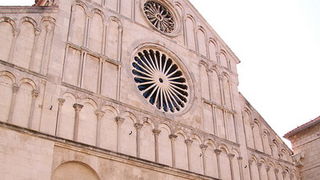 Cvjetnica 20. ožujka 2016: Nakon blagoslova maslinovih grančica, nadbisku Želimir Puljić predvodio je procesiju do katedrale sv. Stošije gdje je služio misno slavlje na kojem se pjevala Muka našeg Gospodina Cvjetnica 20. ožujka 2016: Nakon blagoslova maslinovih grančica, nadbisku Želimir Puljić predvodio je procesiju do katedrale sv. Stošije gdje je služio misno slavlje na kojem se pjevala Muka našeg Gospodina