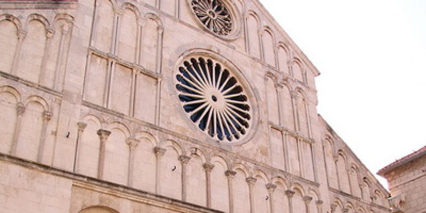 Cvjetnica 20. ožujka 2016: Nakon blagoslova maslinovih grančica, nadbisku Želimir Puljić predvodio je procesiju do katedrale sv. Stošije gdje je služio misno slavlje na kojem se pjevala Muka našeg Gospodina Cvjetnica 20. ožujka 2016: Nakon blagoslova maslinovih grančica, nadbisku Želimir Puljić predvodio je procesiju do katedrale sv. Stošije gdje je služio misno slavlje na kojem se pjevala Muka našeg Gospodina