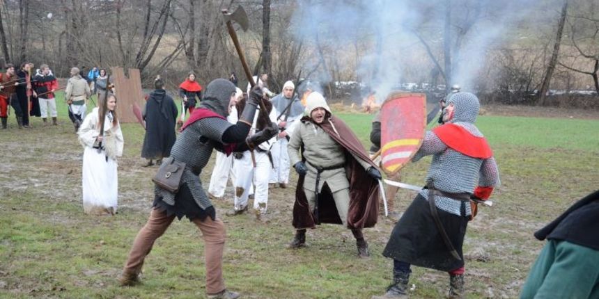 Uprizorenje Bitke kod Stubice, povodom 441. obljetnice Seljacke bune. Prikazana je jedna od prvih borba seljaka predvodjenih Matijom Gubcem protiv vojske Franje Tahija u kojoj su seljaci osvojili utvrdu Franje Tahija. Uprizorenje Bitke kod Stubice, povodom 441. obljetnice Seljacke bune. Prikazana je jedna od prvih borba seljaka predvodjenih Matijom Gubcem protiv vojske Franje Tahija u kojoj su seljaci osvojili utvrdu Franje Tahija.