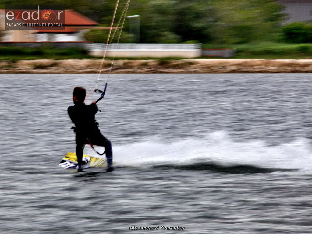 Kiteri guštali u refulima ninske bure Kiteri guštali u refulima ninske bure