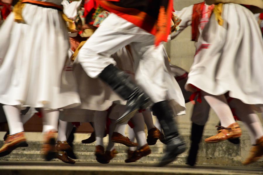 Nastup ansambla Lado ispred crkve sv. Marije ; foto Iva Perinčić Nastup ansambla Lado ispred crkve sv. Marije ; foto Iva Perinčić