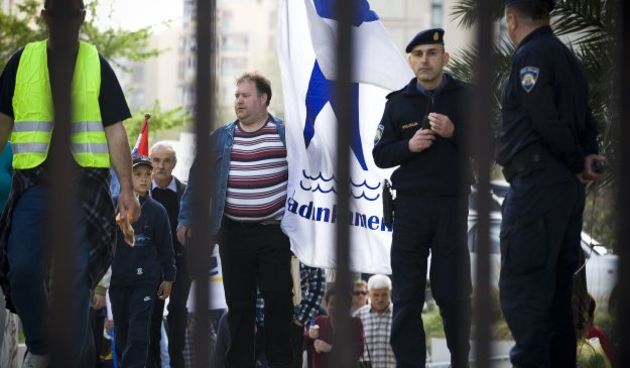 Policija čuva direktorske stanove od radnika Jadrankamena, foto: Duje Klarić/CROPIX