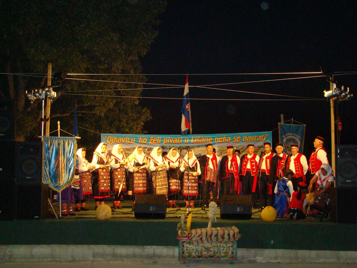 Ojkavicu tko želi pivati, u Lišane neka se navrati, foto: Mane Ledenko