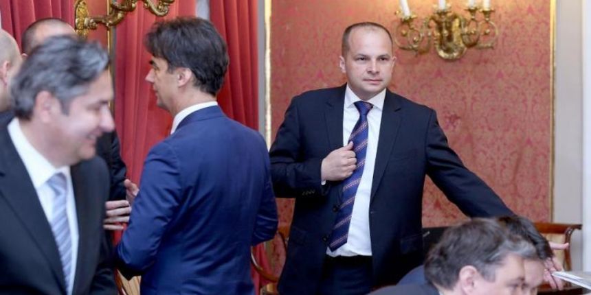 U Banskim dvorima odrzana je redovita sjednica Vlade RH, na kojoj se, izmedju ostalog, raspravljano o prijedlogu godisnjeg izvjesca o izvrsenju proracuna i dodatnom zaduzivanju HAC-a. Sinisa Hajdas Doncic. Photo: Patrik Macek/PIXSELL U Banskim dvorima odrzana je redovita sjednica Vlade RH, na kojoj se, izmedju ostalog, raspravljano o prijedlogu godisnjeg izvjesca o izvrsenju proracuna i dodatnom zaduzivanju HAC-a. Sinisa Hajdas Doncic. Photo: Patrik Macek/PIXSELL