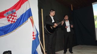 Bibinje: Predstavljena knjiga “Bitka za Vukovar” Damira Plavšića. Foto: Leo Banić Bibinje: Predstavljena knjiga “Bitka za Vukovar” Damira Plavšića. Foto: Leo Banić