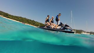 25.07.2013., Dugi otok, Sakarun – Uzduz i poprijeko Dugog otoka u zadarskom arhipelagu u ljetnim danima prepuno je turista, a najomiljenija plaza zasigurno je Sakarun, koja sa nalazi u uvali pokraj mjesta Veli Rat. Pjeskovita plaza sa tirkizno cistim mo