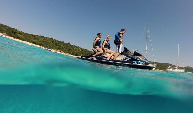25.07.2013., Dugi otok, Sakarun – Uzduz i poprijeko Dugog otoka u zadarskom arhipelagu u ljetnim danima prepuno je turista, a najomiljenija plaza zasigurno je Sakarun, koja sa nalazi u uvali pokraj mjesta Veli Rat. Pjeskovita plaza sa tirkizno cistim mo