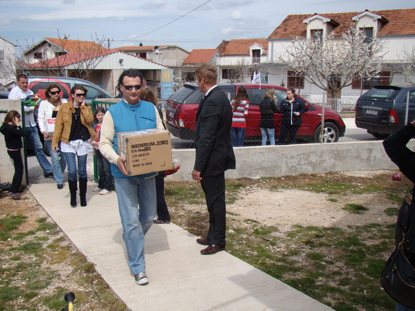 Humanitani uskrsni konvoj Zadar – Oklaj