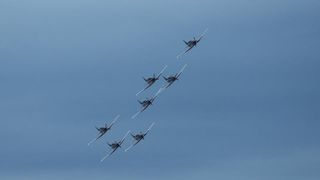 Zadar: Pozdravni prelet povodom 25. godišnjice osnutka i djelovanja eskadrile Zadar: Pozdravni prelet povodom 25. godišnjice osnutka i djelovanja eskadrile