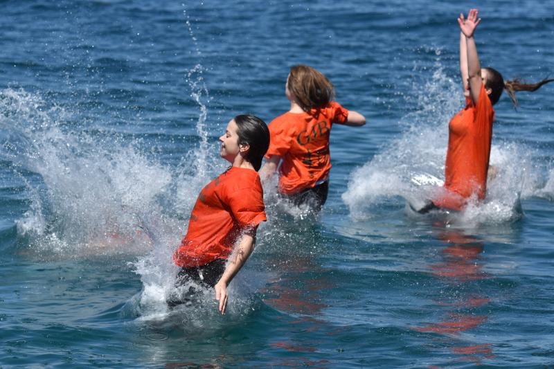 Ludijada zadarskih maturanata uz pjesmu i kupanje na Morskim orguljama. Foto: Dino Stanin/PIXSELL Ludijada zadarskih maturanata uz pjesmu i kupanje na Morskim orguljama. Foto: Dino Stanin/PIXSELL