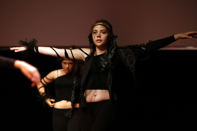 Zadar, 120512.
14 plesnih ansambala iz cijele Hrvatske nastupilo je vecaras na prvom Zadarskom plesnom festivalu. Organizatori ove plesne manifestacije koja je odrzana u Kazalistu lutaka su plesna udruga Gesta, Grad Zadar, Zadarska zupanija i Turisticka z Zadar, 120512.
14 plesnih ansambala iz cijele Hrvatske nastupilo je vecaras na prvom Zadarskom plesnom festivalu. Organizatori ove plesne manifestacije koja je odrzana u Kazalistu lutaka su plesna udruga Gesta, Grad Zadar, Zadarska zupanija i Turisticka z