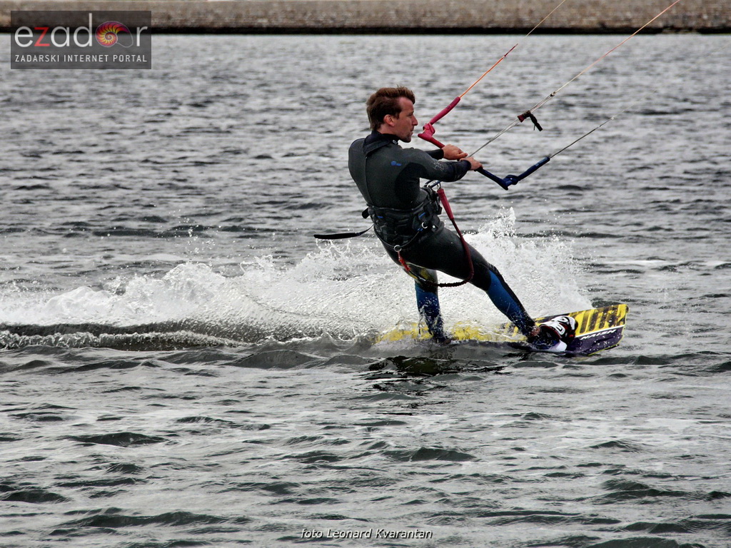 Kiteri guštali u refulima ninske bure Kiteri guštali u refulima ninske bure