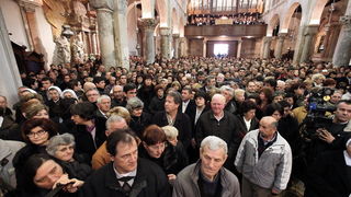 Zadar, 300110.
Pogreb zadarskog nadbiskupa Ivana Prendje u crkvi Svete Stosije.
Zadarski nadbiskup Ivan Prendja preminuo je iznenada  25. sijecnja 2010. godine u Zagrebu u 71. godini zivota, nakon 46 godina svecenistva i 20 godina biskupstva.
Na fotografi