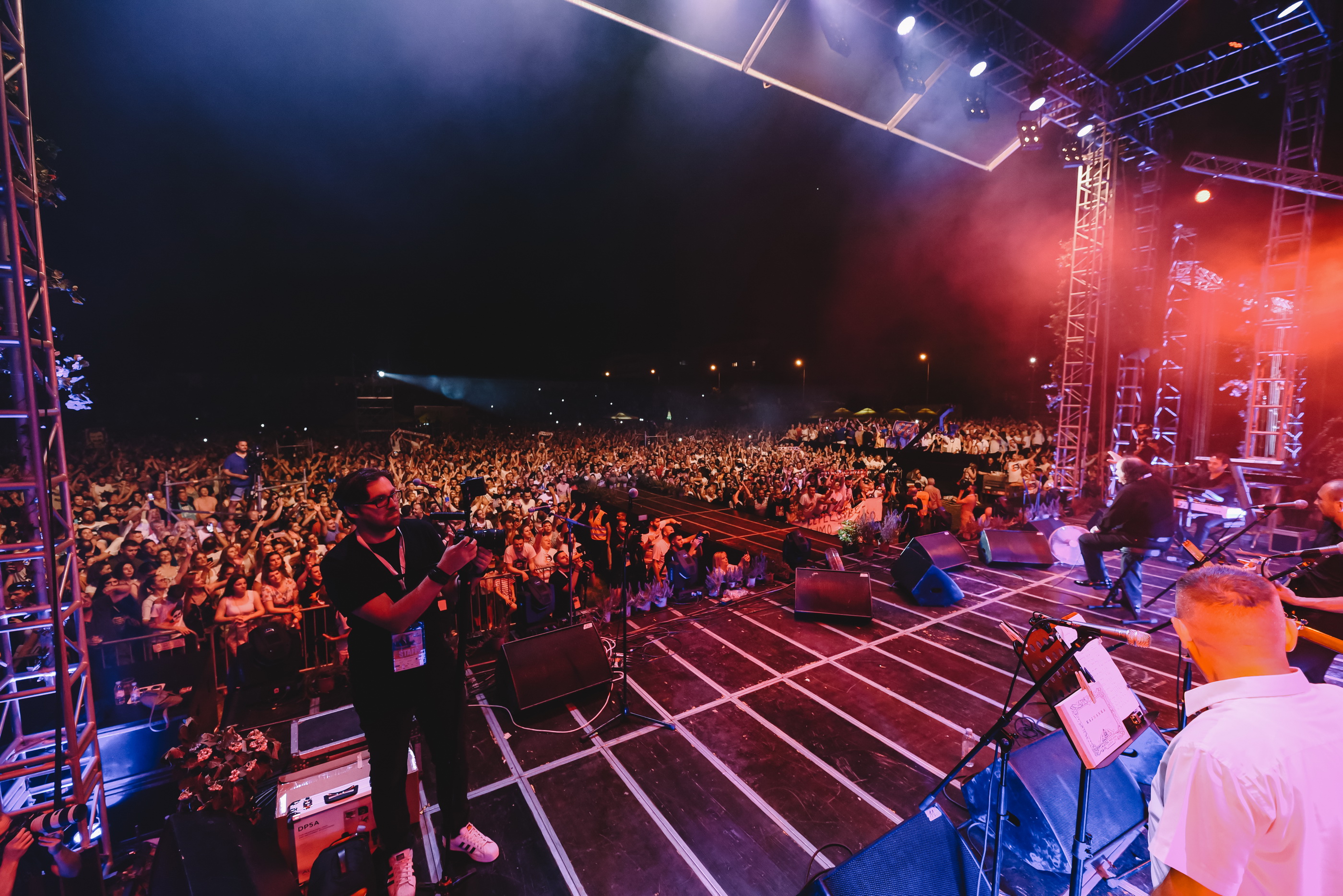 Stari Plac: Mišo Kovač i prijatelji priredili nezaboravan koncert