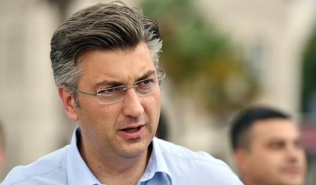 Predsjednik HDZ-a Andrej Plenkovic sa suradnicima posjetio Vodice. Photo: Hrvoje Jelavic/PIXSELL
