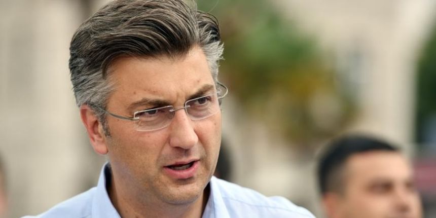 Predsjednik HDZ-a Andrej Plenkovic sa suradnicima posjetio Vodice. Photo: Hrvoje Jelavic/PIXSELL Predsjednik HDZ-a Andrej Plenkovic sa suradnicima posjetio Vodice. Photo: Hrvoje Jelavic/PIXSELL
