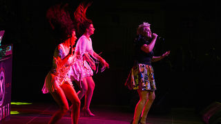 Mještani Bibinja sinoć su uživali u vrhunskom koncertu grupe Colonija na sportskom centru Crljenica Mještani Bibinja sinoć su uživali u vrhunskom koncertu grupe Colonija na sportskom centru Crljenica