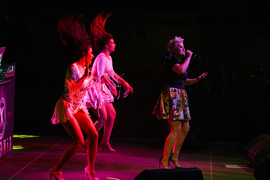 Mještani Bibinja sinoć su uživali u vrhunskom koncertu grupe Colonija na sportskom centru Crljenica Mještani Bibinja sinoć su uživali u vrhunskom koncertu grupe Colonija na sportskom centru Crljenica