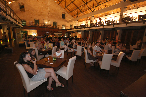 Arsenal : Večer stand up komedije (Saša Čuka)