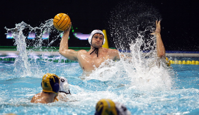 Zadar, 191209.
U Zadru se danas i sutra odrzava kvalifikacijski turnir Kupa Hrvatske u vaterpolu. 
Utakmica izmedju VK Primorje (bijeli) i HVK Mladost (plavo-zuti).
Foto: Jure Miskovic / CROPIX