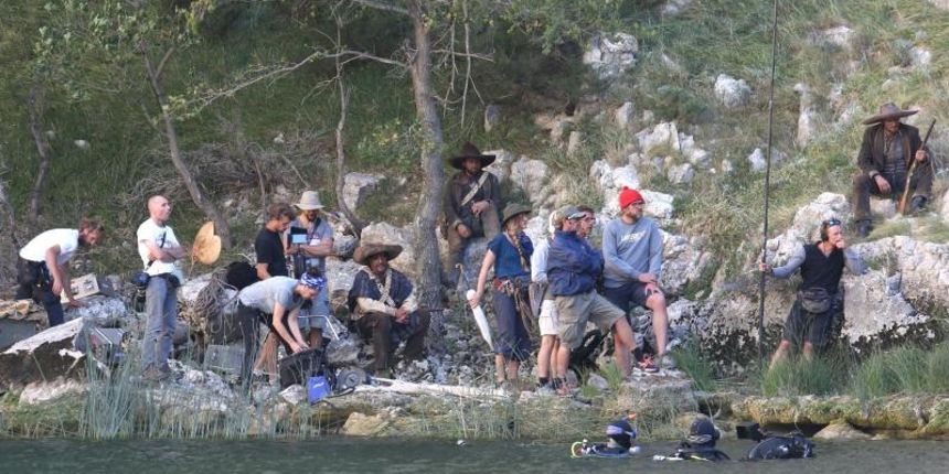 Film o cuvenom indijanskom poglavici Winnetou snima se na lokaciji nacionalnog parka Krka, gdje je prije vise od 50 godina snimana i prva verzija istoimenog filma. Film o cuvenom indijanskom poglavici Winnetou snima se na lokaciji nacionalnog parka Krka, gdje je prije vise od 50 godina snimana i prva verzija istoimenog filma.