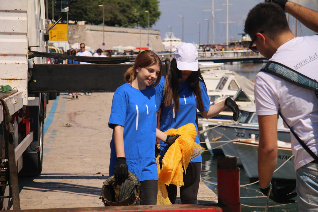 Ekološka akcija “Daj ruku za Jazine” Ekološka akcija “Daj ruku za Jazine”