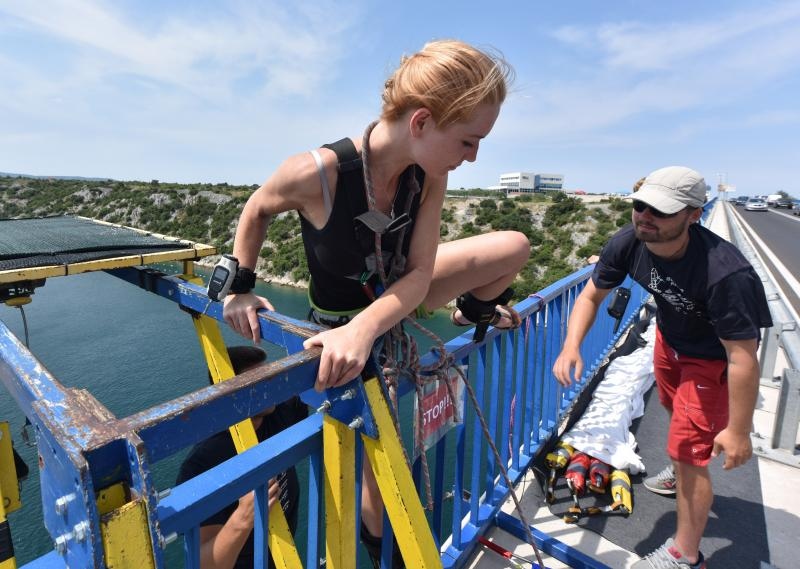 Bungee jumping, atrakcija sa Šibenskoga mosta privlači mnoge domaće i strane turiste