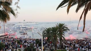 Split dostojanstveno na posljednju plovidbu ispratio legendu Olivera Dragojevića