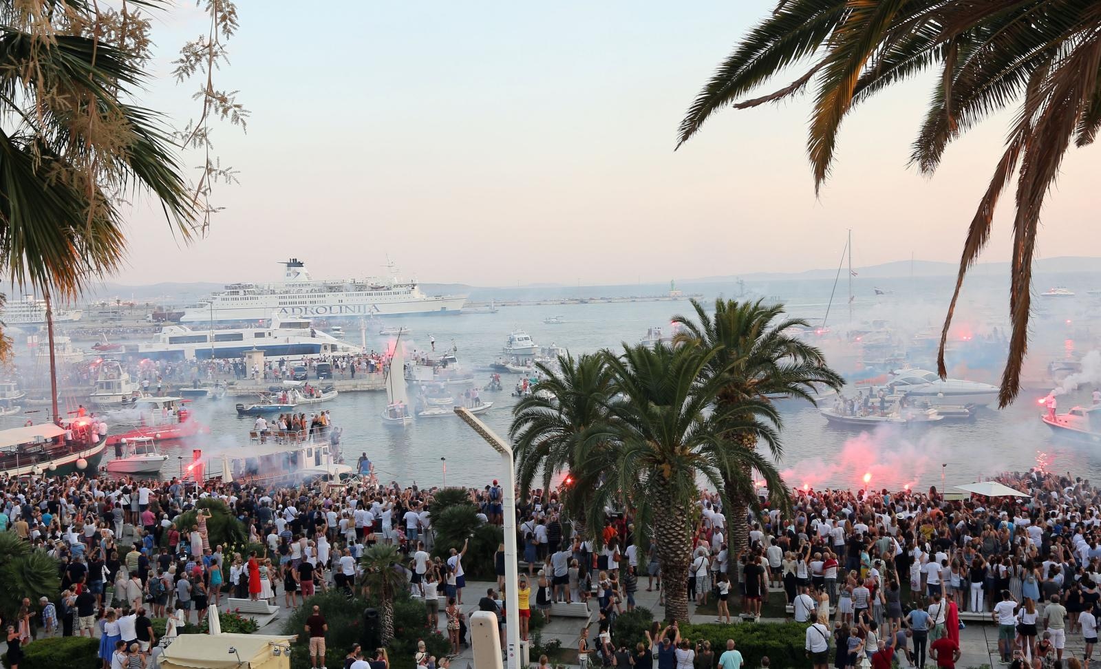 Split dostojanstveno na posljednju plovidbu ispratio legendu Olivera Dragojevića