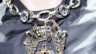 Ogrlica sa stavom (Moda.hr)