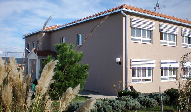 Neviđane, osnovna škola