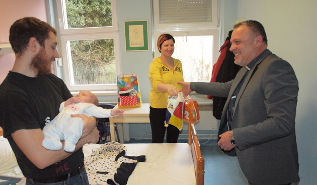 Caritas darivao majke u rodilištu povodom Dana života