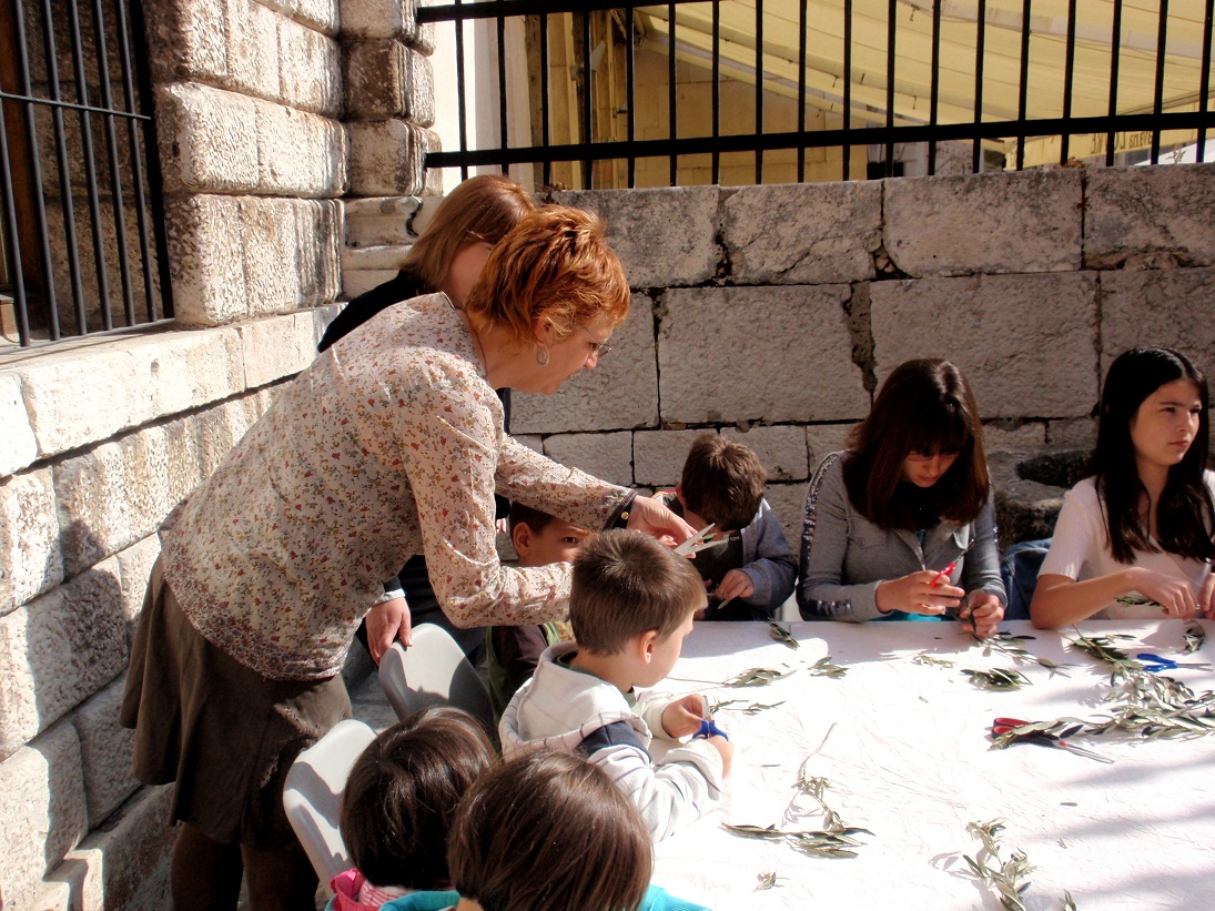 Radionica pletenja maslinovih grančica, foto: Karla Šorić Radionica pletenja maslinovih grančica, foto: Karla Šorić