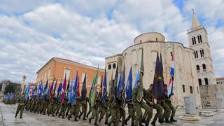 Paljenjem svijeća i polaganjem vijenaca, te mimohodom postrojbi započelo svečano obilježavanje 23. obljetnice VRO Maslenica. Foto. Dino Stanin/PIXSELL Paljenjem svijeća i polaganjem vijenaca, te mimohodom postrojbi započelo svečano obilježavanje 23. obljetnice VRO Maslenica. Foto. Dino Stanin/PIXSELL