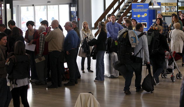 Zagrebacka zracna luka Pleso. Zbog erupcije vulkana na Islandu zracni promet u Europi je smanjen.U Zagrebackoj zracnoj luci jutros je otkazano desetak letova prema sjeveru Europe a priblizno isti broj letova je otkazan u dolasku. Foto: Ronald Gorsic / CRO