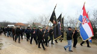 Polaganjem vijenaca na središnjem križu, u Novigradu je obilježena obljetnica pogibije članova HRM-a i Druge gardijske brigade za vrijeme akcije Maslenica. Photo: Dino Stanin/PIXSELL Polaganjem vijenaca na središnjem križu, u Novigradu je obilježena obljetnica pogibije članova HRM-a i Druge gardijske brigade za vrijeme akcije Maslenica. Photo: Dino Stanin/PIXSELL
