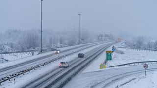 Snijeg i zimski uvjeti kod čvora Gospić na autocesti A1