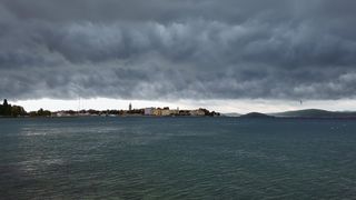 Ciklona Branka donijela crne i prijeteće oblake nad Zadar. Foto: Mladen Malik Ciklona Branka donijela crne i prijeteće oblake nad Zadar. Foto: Mladen Malik