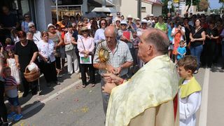 Tradicionalna procesija Tijelova ulicama Vira Tradicionalna procesija Tijelova ulicama Vira