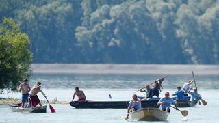 Na Preloskoj Marini odrzana tradicionalna utrka starih ladji, Lov na labudje pero. Photo: Vjeran Zganec Rogulja/PIXSELL Na Preloskoj Marini odrzana tradicionalna utrka starih ladji, Lov na labudje pero. Photo: Vjeran Zganec Rogulja/PIXSELL