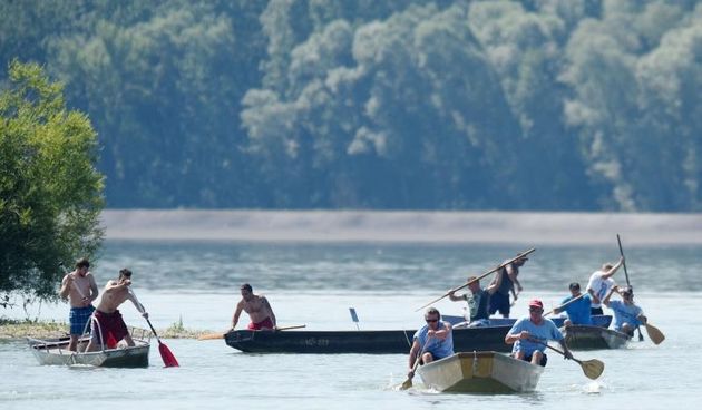 Na Preloskoj Marini odrzana tradicionalna utrka starih ladji, Lov na labudje pero. Photo: Vjeran Zganec Rogulja/PIXSELL