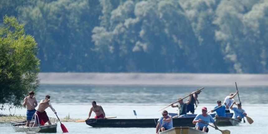 Na Preloskoj Marini odrzana tradicionalna utrka starih ladji, Lov na labudje pero. Photo: Vjeran Zganec Rogulja/PIXSELL