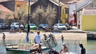 Ražančani saniraju štete nakon orkanske bure. Photo: Dino Stanin/PIXSELL